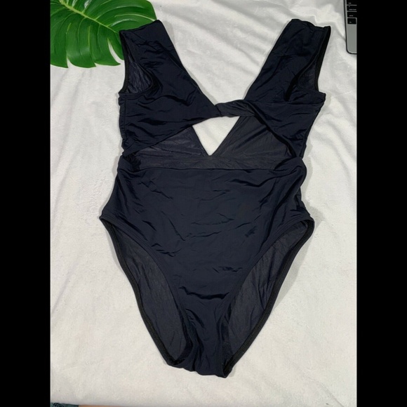 NEW $260 Beth Richards Twist One-Piece Swimsuit in Black [SZ Large‎ ] - Picture 6 of 12